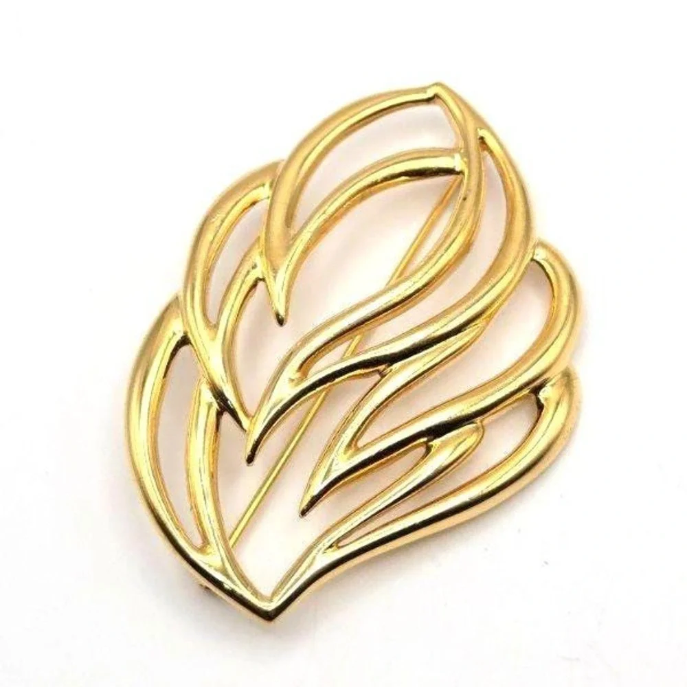 Vintage Monet Large Gold Tone Openwork Leaf Flame Feather‎ Brooch Signed